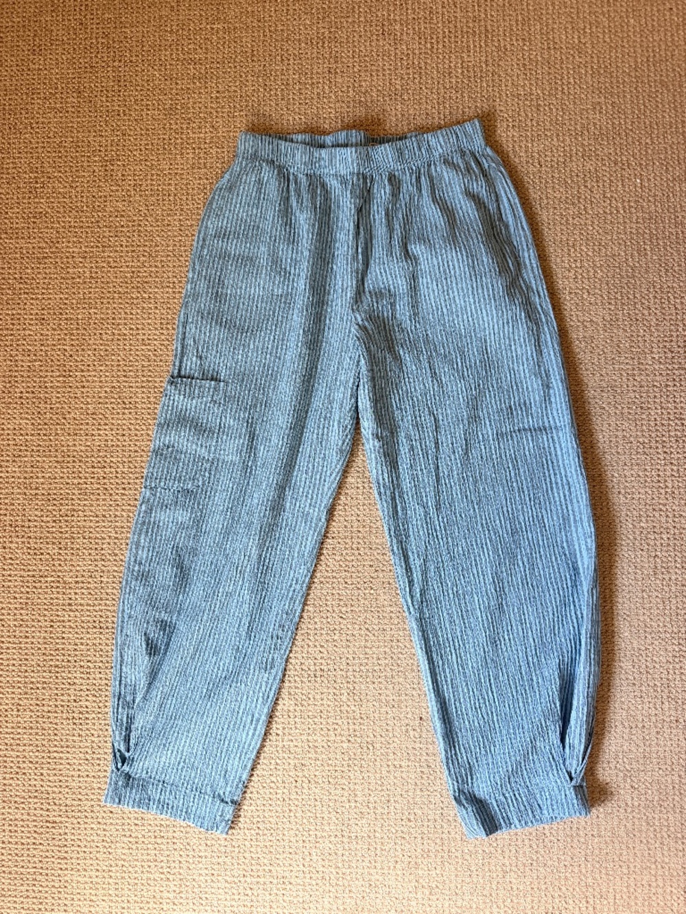 Cut Loose Seersucker GRAY & BLUE stripe Parachute/Barrel Pants -Size Large - NWT